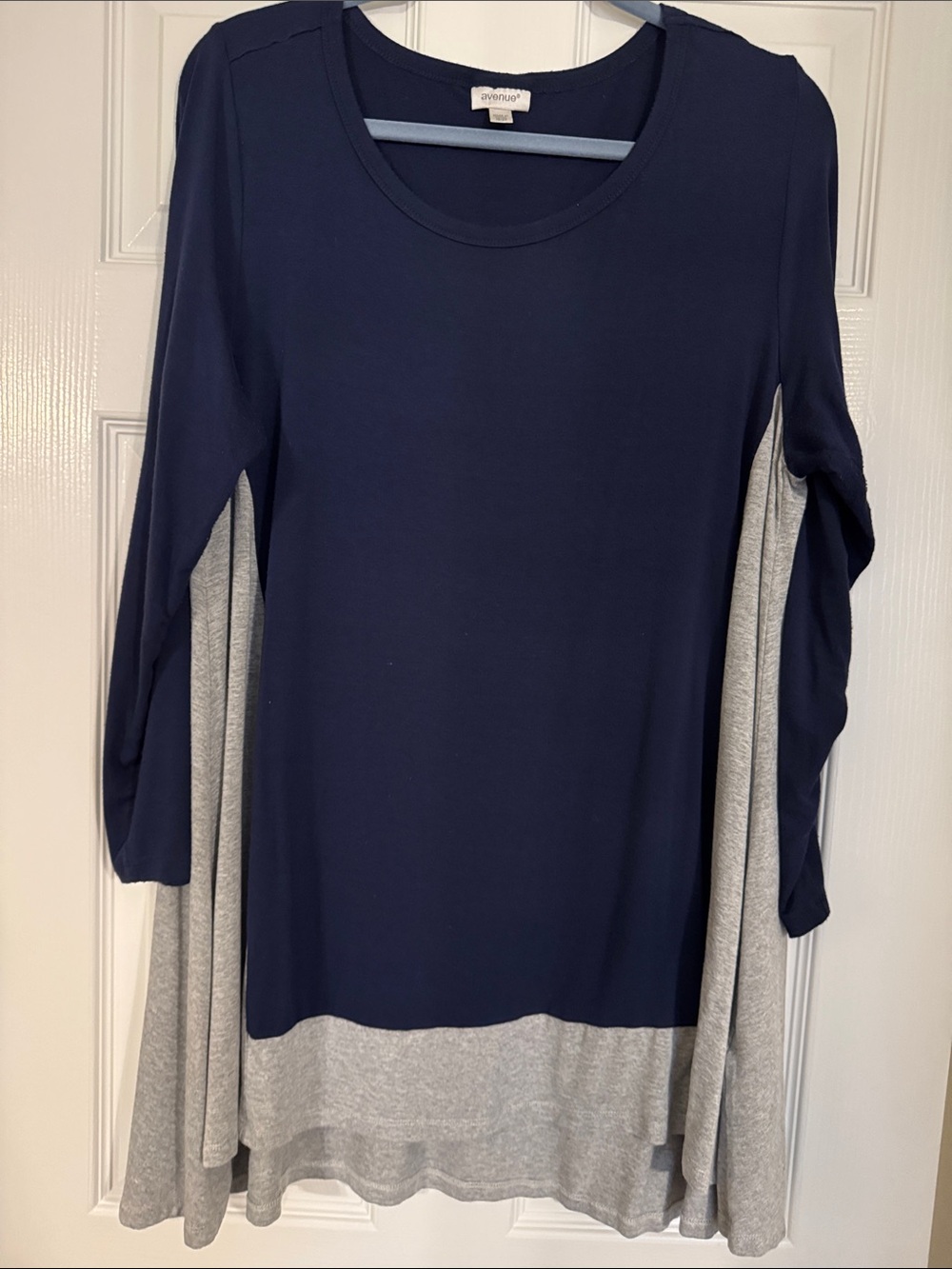 Avenue Navy with Light Gray Panel Long Sleeve Swing Top